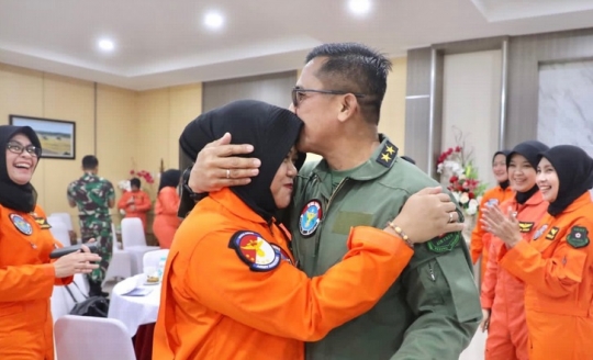 Potret Perjalanan Cinta 32 Tahun Jenderal TNI dengan Istrinya, Romantis Abis