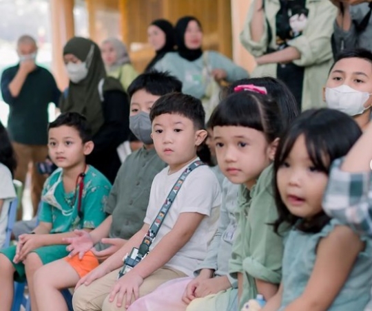 Didominasi Warna Sage, Intip Perayaan Ulang Tahun Anak Pertama Nycta Gina dan Kinos