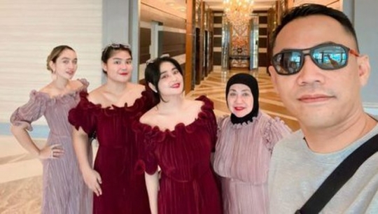 6 Foto Wajah Dewi Perssik yang Kini Bengkak & Bikin Pangling, Ternyata Baru Operasi