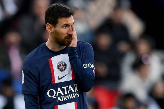 Aksi Suporter PSG Turun ke Jalan Demo Minta Messi Didepak