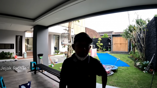 Bikin Melongo, Potret Rumah Baru Denny Caknan yang Mewah, di Dalam Halamannya Luas