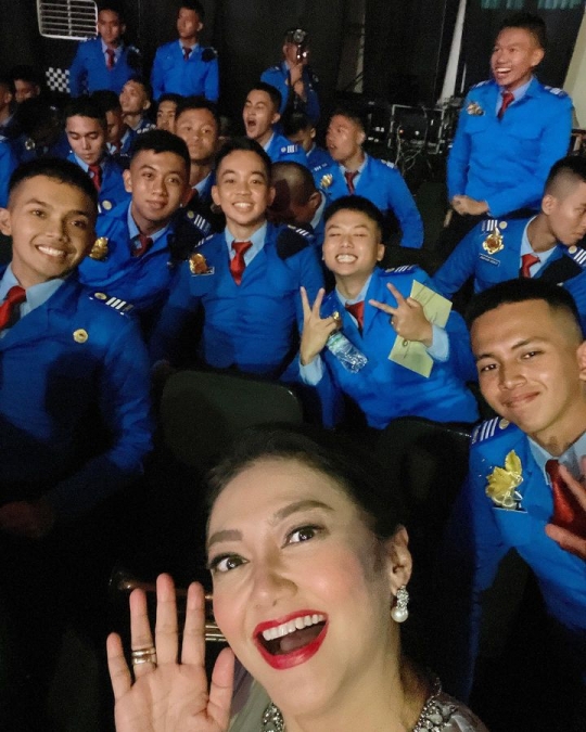 Bahagia, Putri Cantik Bella Saphira Lulus SMA Taruna Nusantara