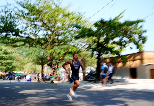 Raih Medali Perak, Tim Aquathlon Indonesia Bentangan Merah Putih di Podium