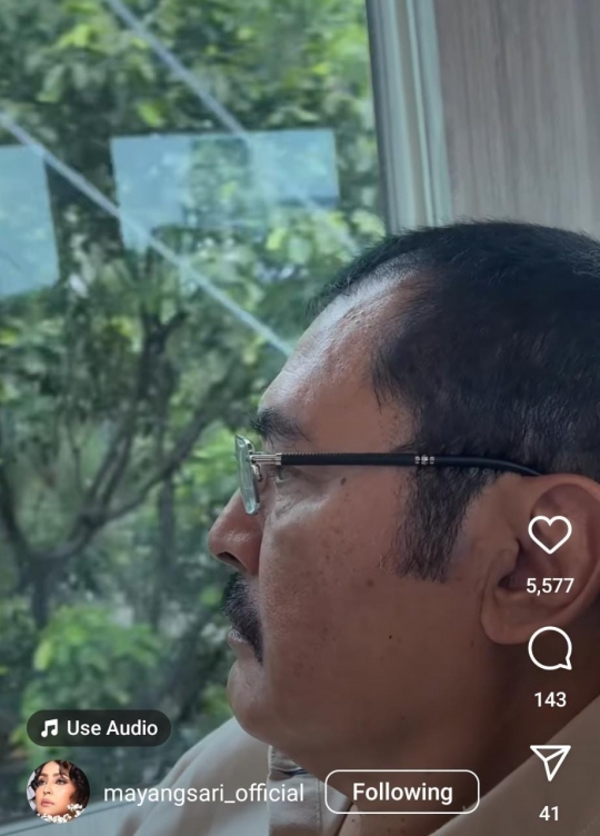 Potret Mayangsari & Bambang Trihatmodjo Naik Kereta Api, Kabin Mewah