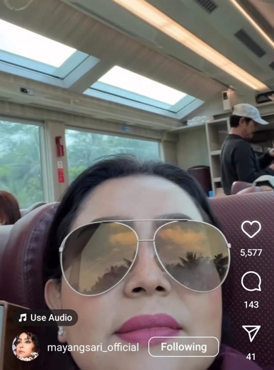 Potret Mayangsari & Bambang Trihatmodjo Naik Kereta Api, Kabin Mewah