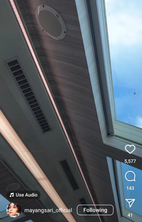 Potret Mayangsari & Bambang Trihatmodjo Naik Kereta Api, Kabin Mewah