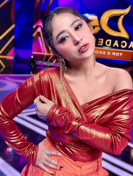 6 Potret Transformasi Dewi Perssik dari Awal Karier hingga Jalani Transfer Lemak