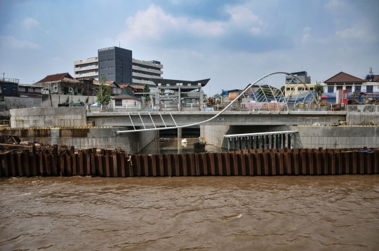 Proyek Sodetan Ciliwung Molor dari Target