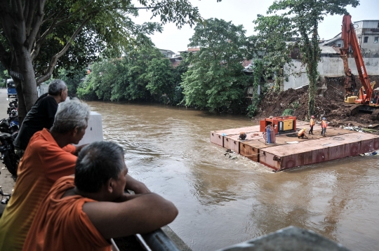 Proyek Sodetan Ciliwung Molor dari Target