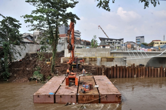 Proyek Sodetan Ciliwung Molor dari Target