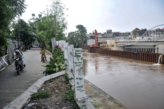 Proyek Sodetan Ciliwung Molor dari Target