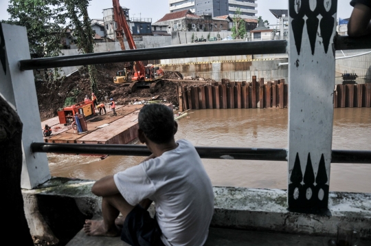 Proyek Sodetan Ciliwung Molor dari Target