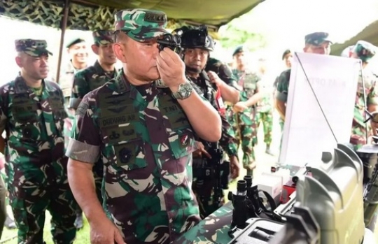 Kasad TNI Dudung & Pangkostrad Cek Senjata Pasukan Mau dikirim ke Perbatasan Papua