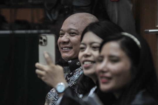 Tebar Senyum Sang Jenderal Bintang Dua Jelang Ketuk Palu Majelis Hakim