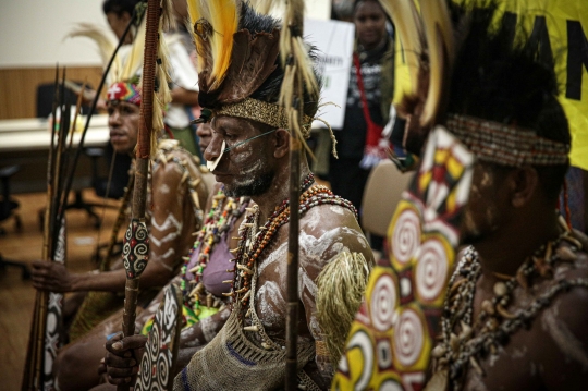 Bawa Panah hingga Tombak, Suku Awyu Papua Datangi Komnas HAM