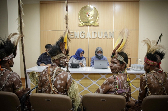 Bawa Panah hingga Tombak, Suku Awyu Papua Datangi Komnas HAM