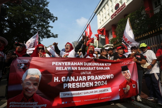 Aksi Long March Relawan Dukung Pemenangan Ganjar Pranowo di Pilpres 2024