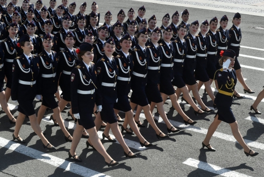 Parade Polwan Rupawan Rusia Beri Warna di Hari Kemenangan