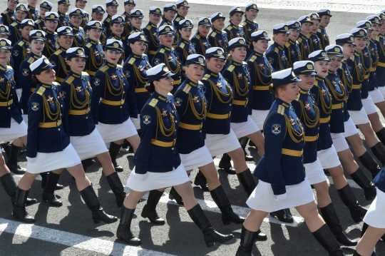 Parade Polwan Rupawan Rusia Beri Warna di Hari Kemenangan