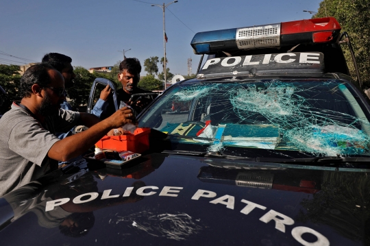 Rusuh Pecah di Pakistan, Pendukung Mantan PM Imran Khan Nekat Bakar Mobil Polisi