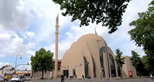 Penampakan Masjid Köln Terbesar di Jerman, Punya Bentuk Bangunan Unik