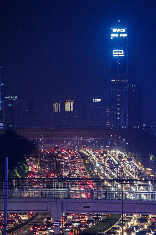 Jam Pulang Kerja Dibagi Dua Sesi Diharapkan Mengurangi Kemacetan 50 Persen di Jakarta