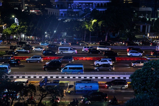 Jam Pulang Kerja Dibagi Dua Sesi Diharapkan Mengurangi Kemacetan 50 Persen di Jakarta