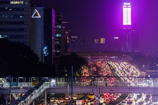 Jam Pulang Kerja Dibagi Dua Sesi Diharapkan Mengurangi Kemacetan 50 Persen di Jakarta