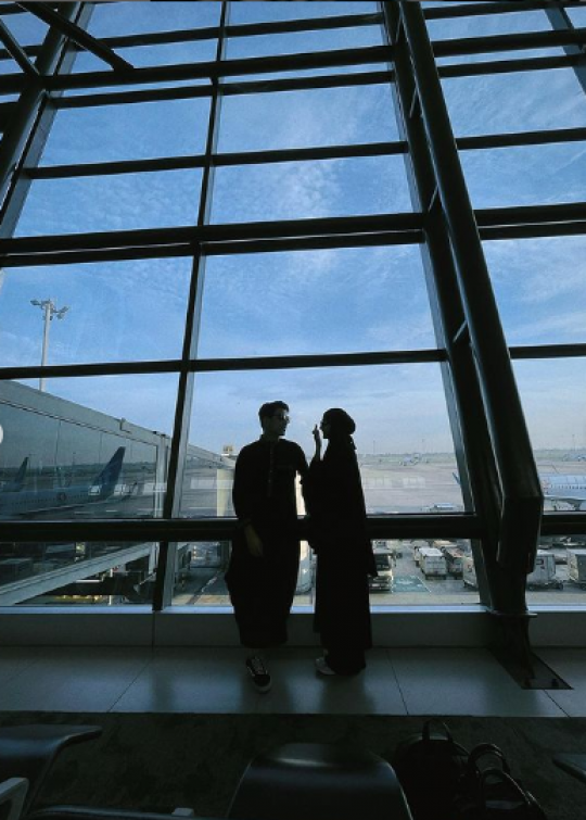 Bikin Pangling, Ini Penampilan Glenca Chysara saat Ibadah Umrah bareng Suami