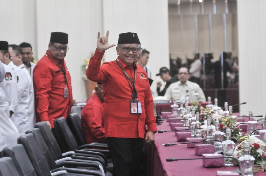 Salam Metal, Elite PDIP Daftarkan Bacaleg ke KPU RI