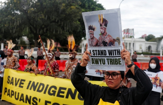 Usai Mengadu Komnas HAM, Suku Awyu Papua Demo di Istana Merdeka