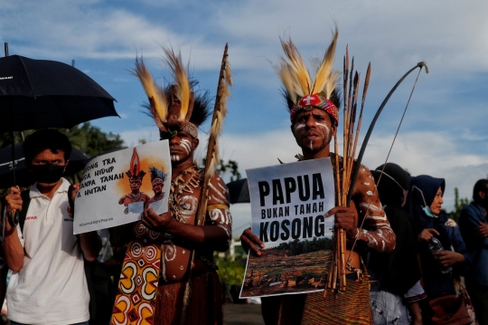 Usai Mengadu Komnas HAM, Suku Awyu Papua Demo di Istana Merdeka