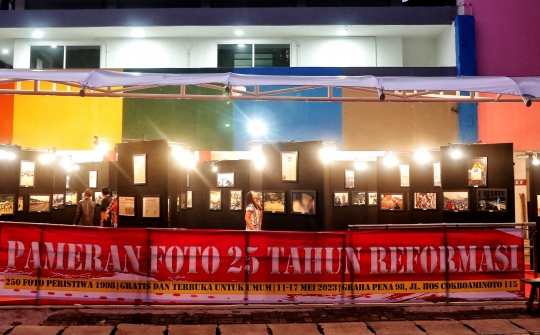 Mengenang 25 Tahun Reformasi Lewat 250 Karya Foto Sejarah Kerusuhan 98