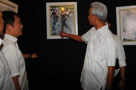 Ganjar Pranowo Kunjungi Pameran Foto 25 Tahun Reformasi