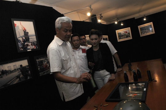 Ganjar Pranowo Kunjungi Pameran Foto 25 Tahun Reformasi