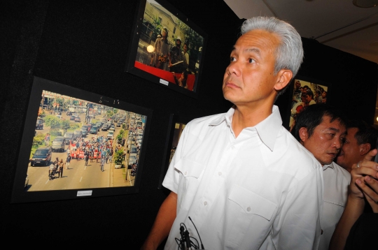 Ganjar Pranowo Kunjungi Pameran Foto 25 Tahun Reformasi