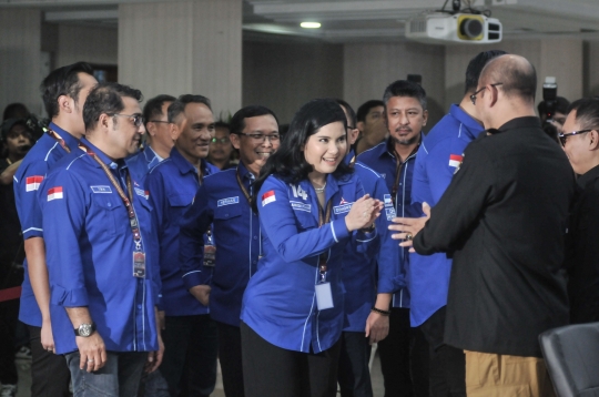 Annisa Pohan Dampingi AHY Serahkan Berkas Pendaftaran Bacaleg Demokrat ke KPU