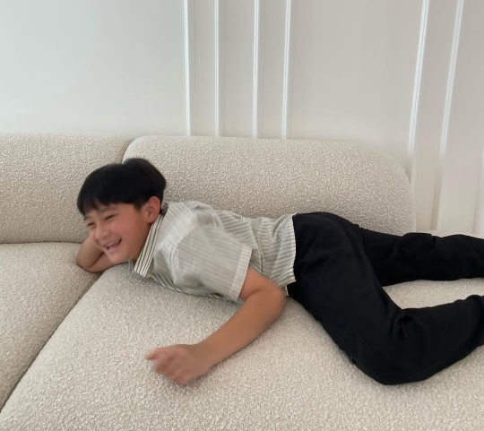 Senyum Manis Rafathar Habis Kondangan Bikin Kangen, Netizen 'Aa Udah Limited Edition'