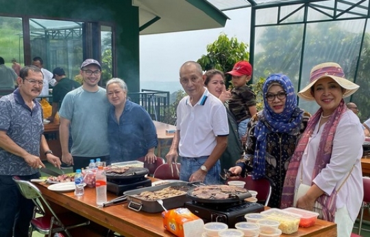 Kumpul Seru Keluarga Cendana Bakar-Bakar Daging, Mayangsari Absen jadi Sorotan