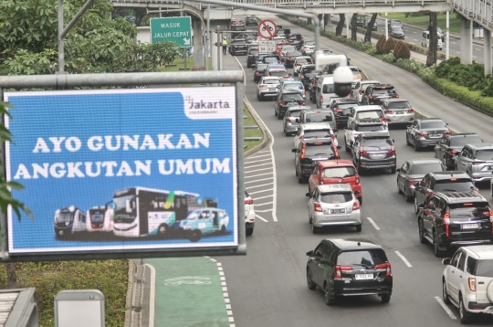 Aturan Jam Kerja untuk Mengurai Kemacetan di Jakarta