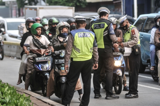 Tilang Manual Kembali Diberlakukan di Jakarta, Pemotor Banyak Terjaring