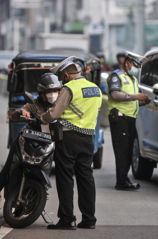 Tilang Manual Kembali Diberlakukan di Jakarta, Pemotor Banyak Terjaring