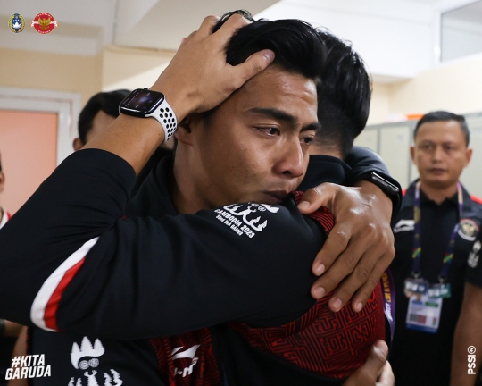 Intip Pemain Timnas Indonesia Salat Berjemaah di Ruang Ganti Sebelum Final SEA Games