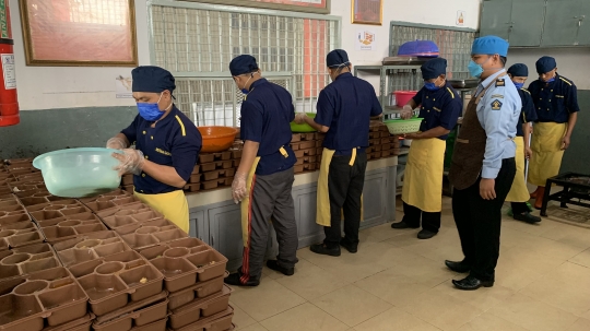 Potret Kesibukan Para Koki Rutan di Garut Siapkan Makan untuk Para Tahanan