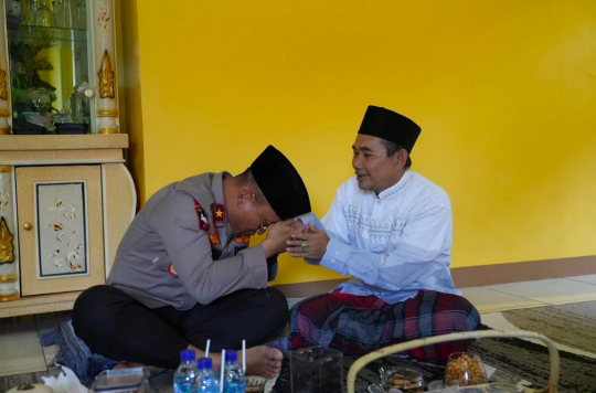 Untuk Memperkuat Pondasi diri, Wakapolda Banten Silaturahmi & Sungkem Ke Ulama