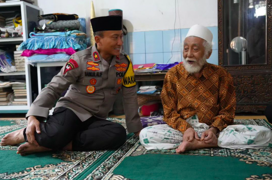 Untuk Memperkuat Pondasi diri, Wakapolda Banten Silaturahmi & Sungkem Ke Ulama