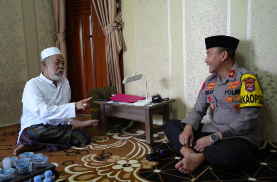 Untuk Memperkuat Pondasi diri, Wakapolda Banten Silaturahmi & Sungkem Ke Ulama