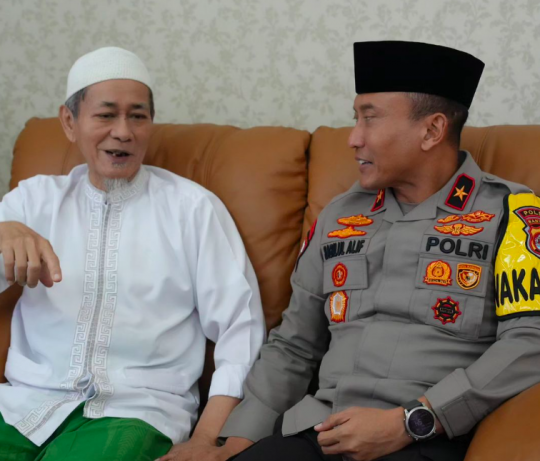 Untuk Memperkuat Pondasi diri, Wakapolda Banten Silaturahmi & Sungkem Ke Ulama