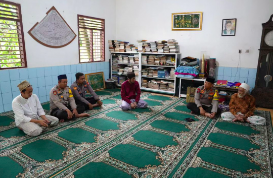 Untuk Memperkuat Pondasi diri, Wakapolda Banten Silaturahmi & Sungkem Ke Ulama