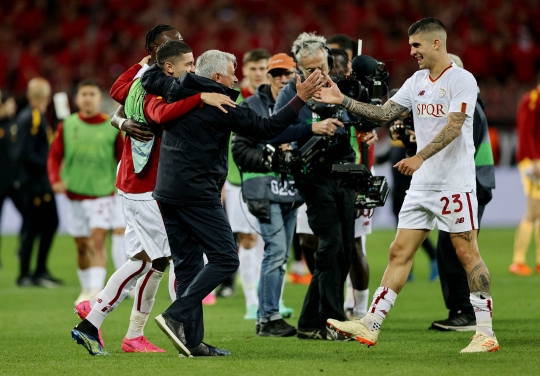 Gaya Mourinho Sukses Bawa AS Roma Dua Kali Beruntun ke Final Kompetisi Eropa